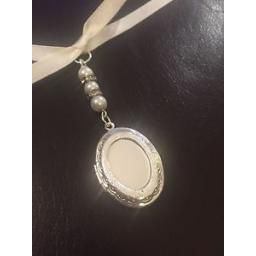 Bouquet Memory Charm Oval Locket